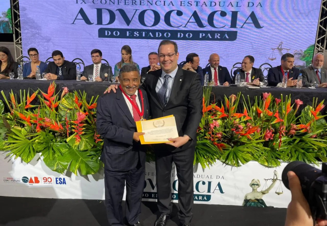 Defesor Público e membro da Diretoria da ADPEP recebe honraria da OAB-PA