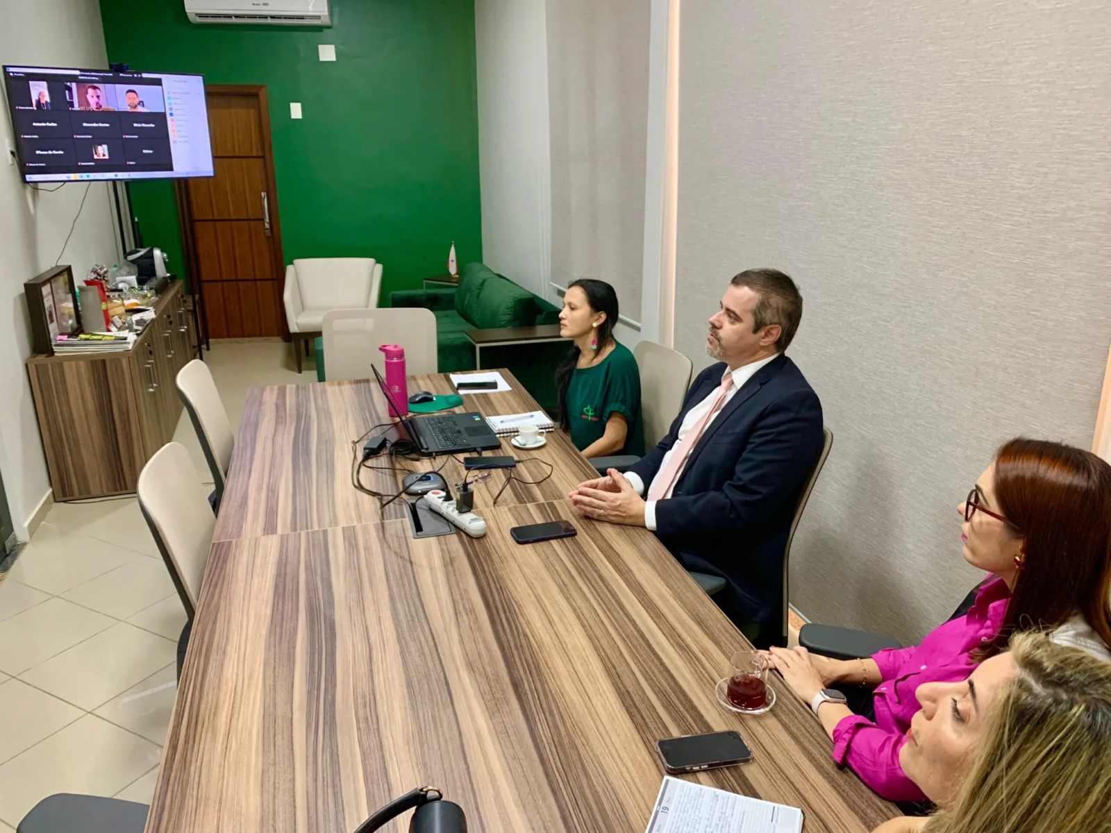 Diretoria da ADPEP se reúne para tratar de questões administrativas, financeiras e de planejamento de eventos