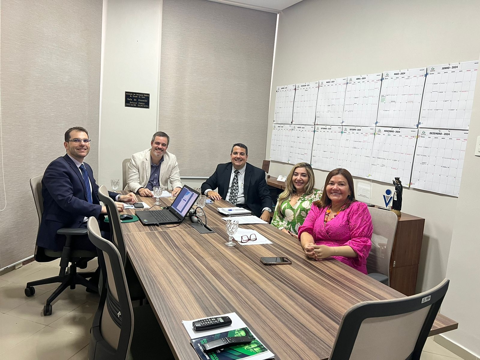 Reunião técnica com assessoria juridica alinha informações e traça cenários