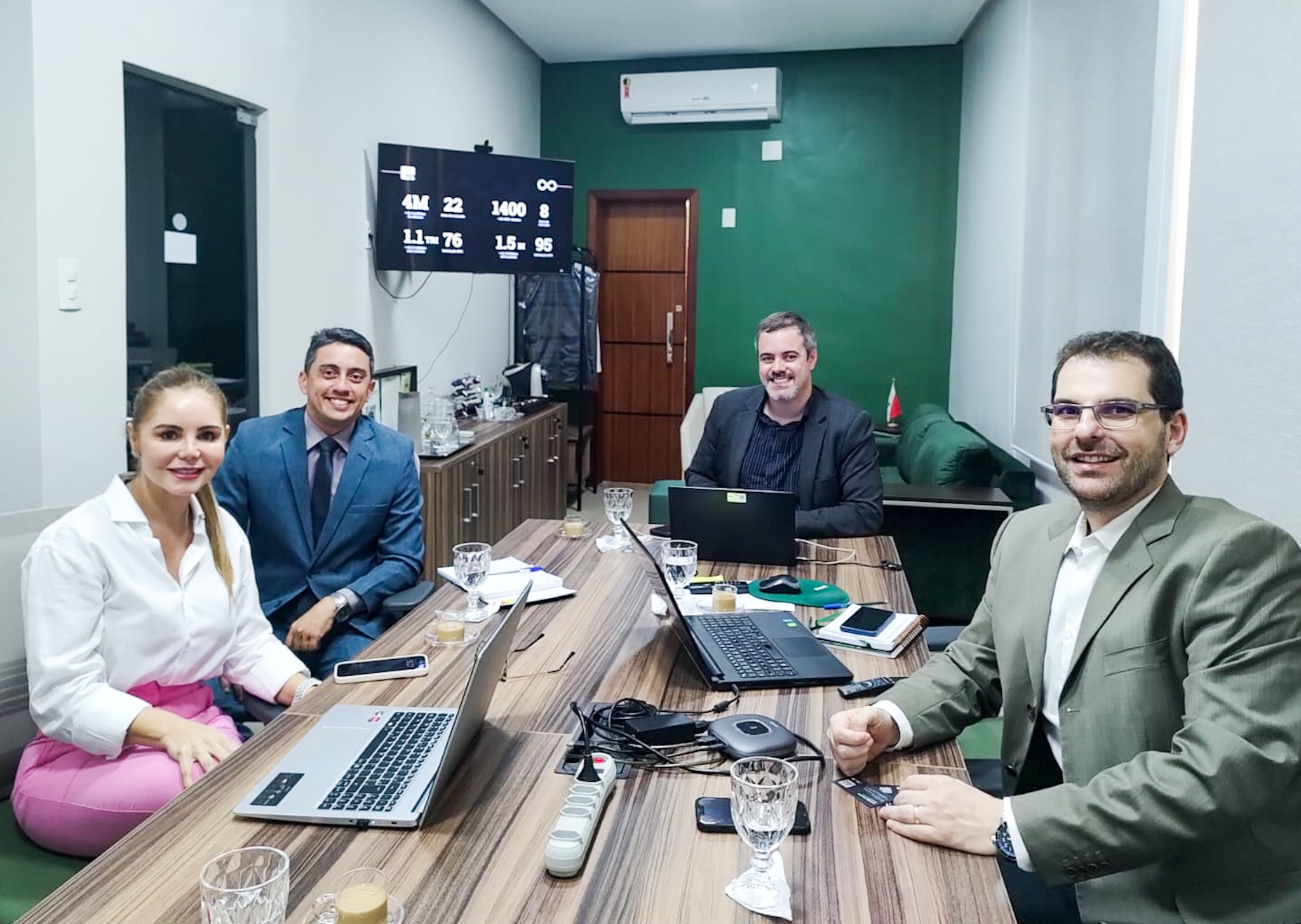 ADPEP recebe equipe de assessores da XP Investimentos visando futuras parcerias